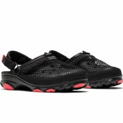 X STAPLE DESIGN CROCS AT CLOG