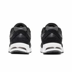 New Balance M2002RBK Sneakers