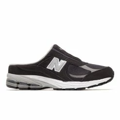 New Balance Sneakers M2002RMC