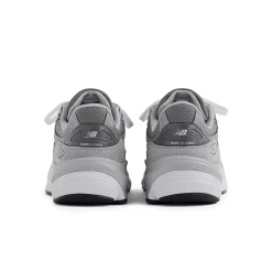 New Balance Sneakers W990GL6