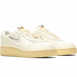 WOMEN'S NIKE AIR FORCE 1 '07 LX Sneakers
