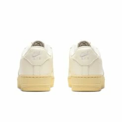 WOMEN'S NIKE AIR FORCE 1 '07 LX Sneakers