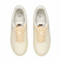 WOMEN'S NIKE AIR FORCE 1 '07 LX Sneakers