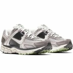 Nike WOMEN'S ZOOM VOMERO 5