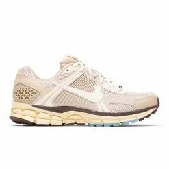 Nike Sneakers WOMEN'S ZOOM VOMERO 5