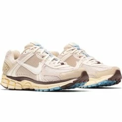 Nike Sneakers WOMEN'S ZOOM VOMERO 5