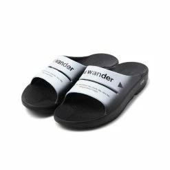 And Wander X OOFOS AHH RECOVERY SANDLE