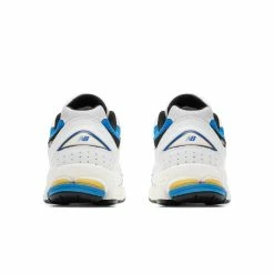 New Balance M2002RGW Sneakers
