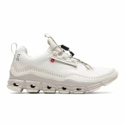 On WOMEN'S CLOUDAWAY